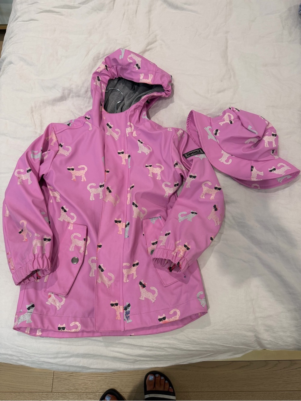 Deux par Deux color changing lined raincoat and hat